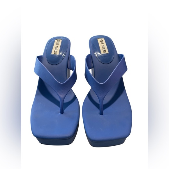 Steve Madden Women's Refined Wedge Sandal - Picture 3 of 4